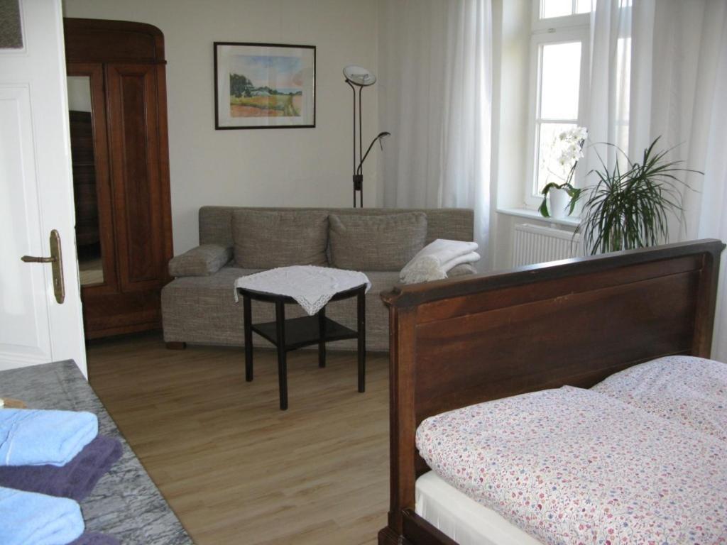 Gutshaus Zietlitz Hotell Dobbin-Linstow Exteriör bild