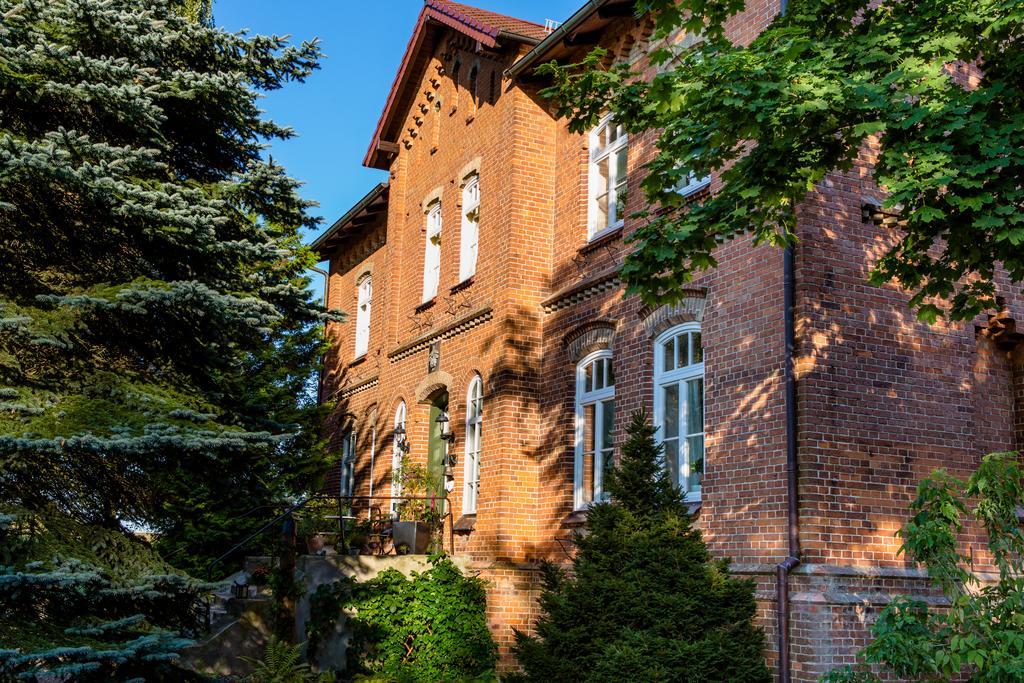 Gutshaus Zietlitz Hotell Dobbin-Linstow Exteriör bild